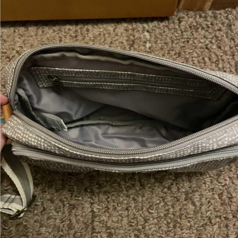 Thirty One all zipped crossbody - Picture 2 of 3